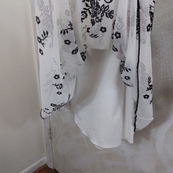 Trixxi Semi Formal White with Black Flocking Size 2X - Picture 9 of 9